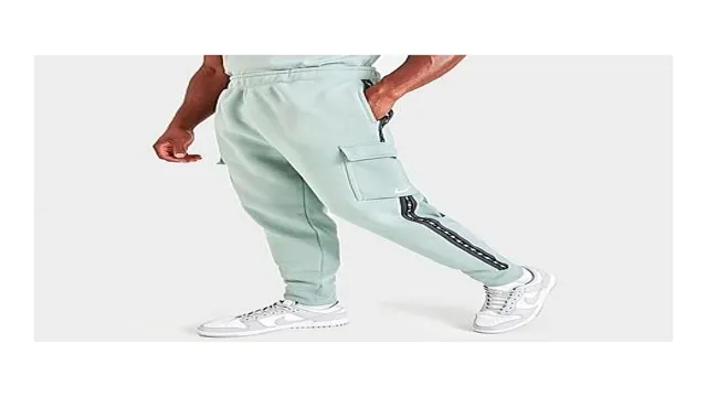 men's nike sportswear repeating fleece cargo pants